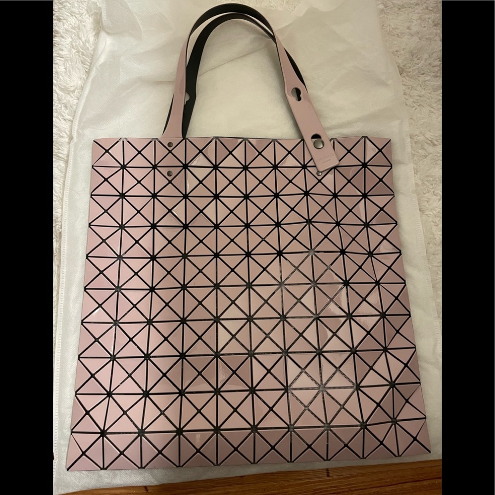 Bao Bao Issey Miyake
prism geometric-patterned tote bag